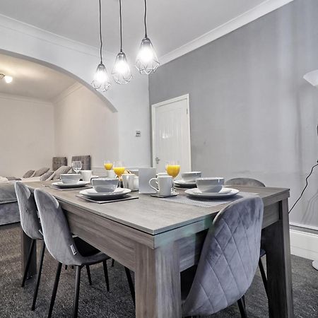 Beautiful Spacious Four Bedroom House With Parking For 2 Cars, 5 Minute Walk To Southend Station Ngoại thất bức ảnh