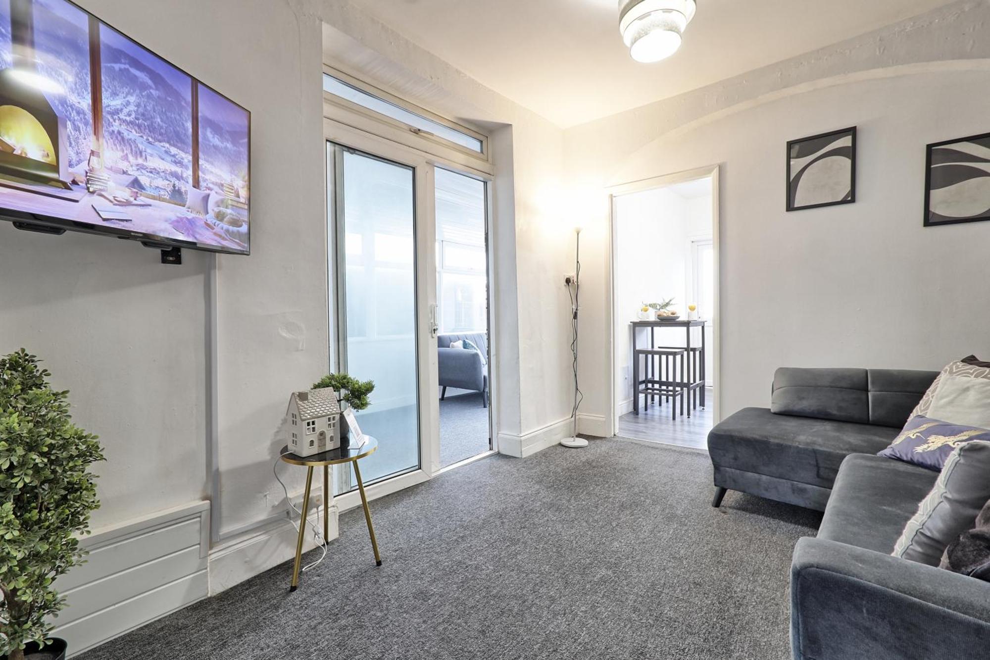 Beautiful Spacious Four Bedroom House With Parking For 2 Cars, 5 Minute Walk To Southend Station Ngoại thất bức ảnh