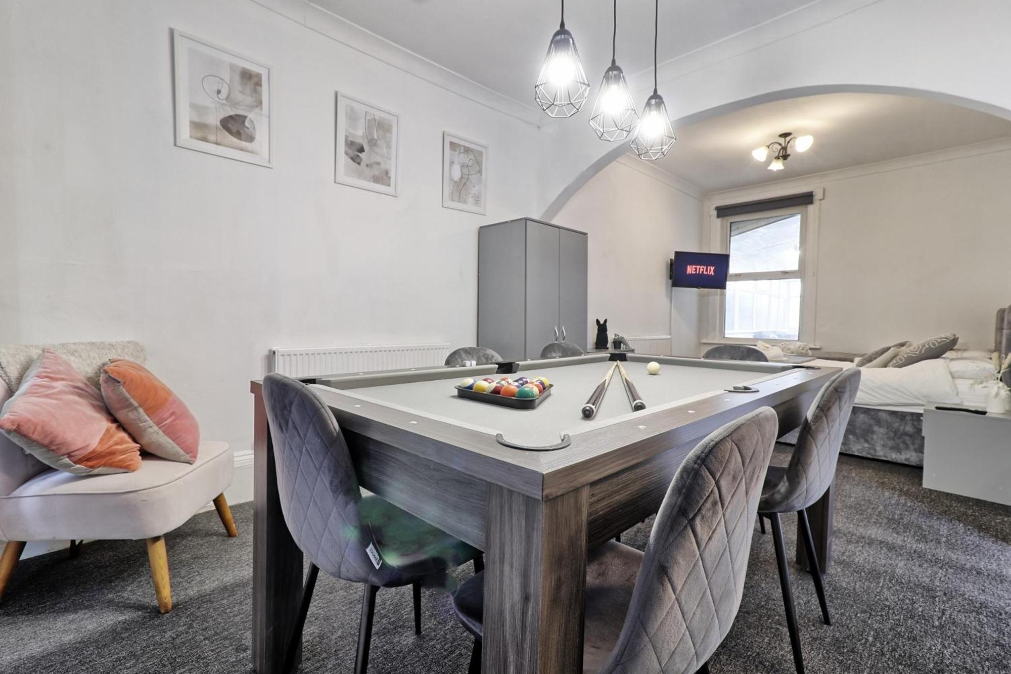 Beautiful Spacious Four Bedroom House With Parking For 2 Cars, 5 Minute Walk To Southend Station Ngoại thất bức ảnh
