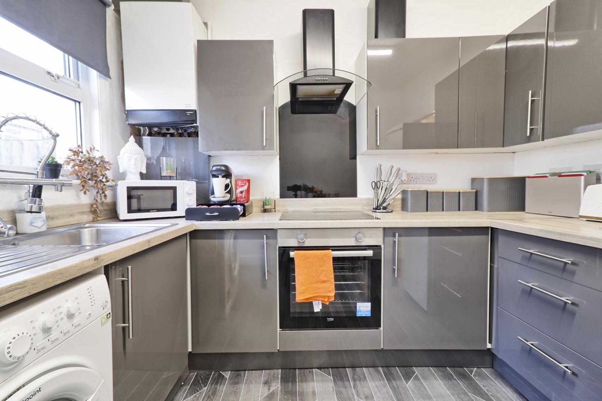 Beautiful Spacious Four Bedroom House With Parking For 2 Cars, 5 Minute Walk To Southend Station Ngoại thất bức ảnh