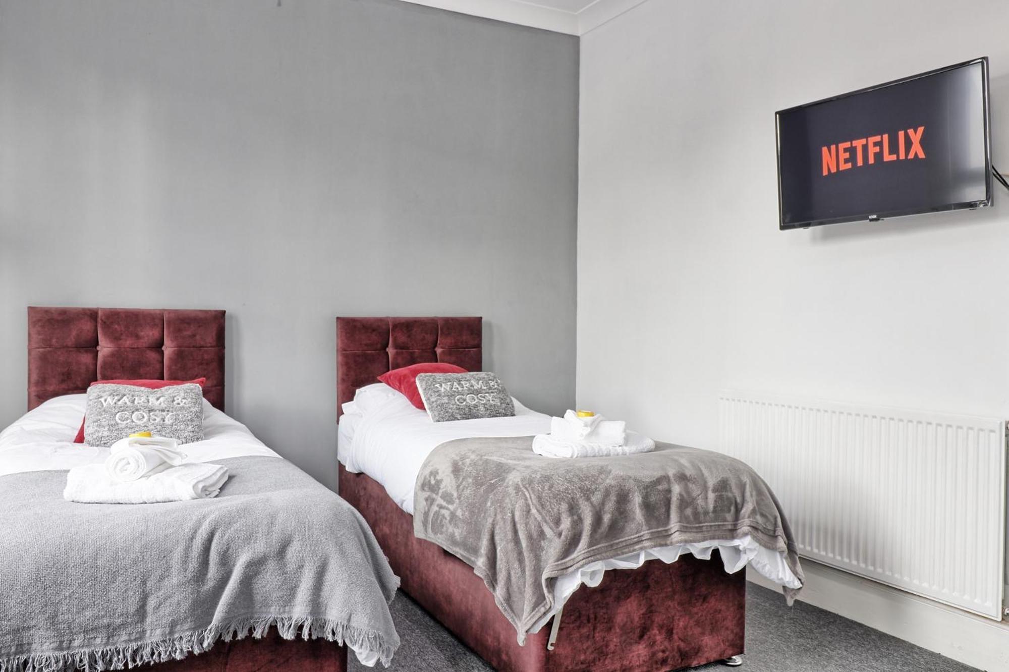 Beautiful Spacious Four Bedroom House With Parking For 2 Cars, 5 Minute Walk To Southend Station Ngoại thất bức ảnh